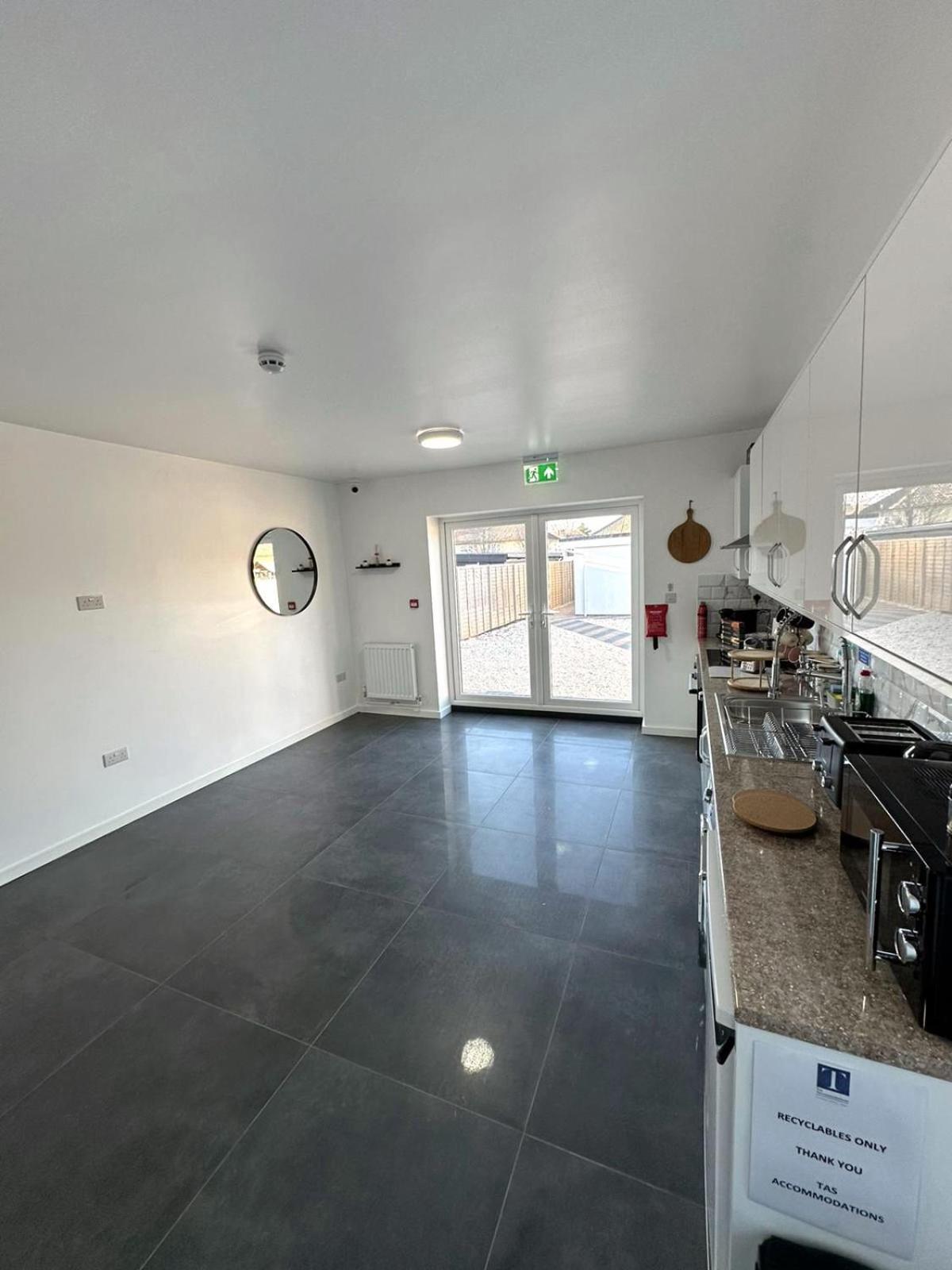 Newmarket Road Studios And Suites By Tas Accommodations Cambridge  Exteriör bild